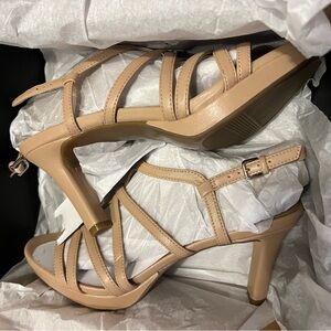 Naturalizer Baylor. Crème. Never worn. Size 8.5
